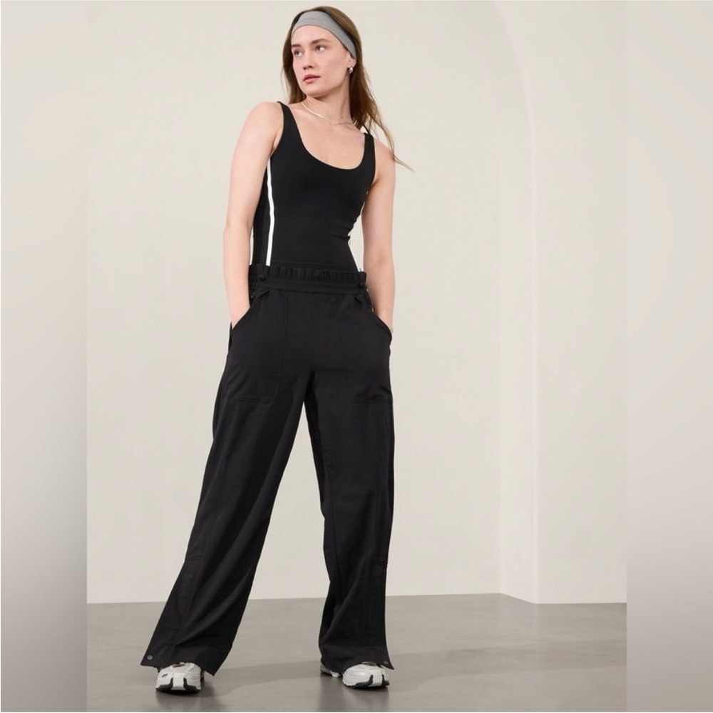 Athleta Trekkie High Rise Parachute Pants In Black Size 8